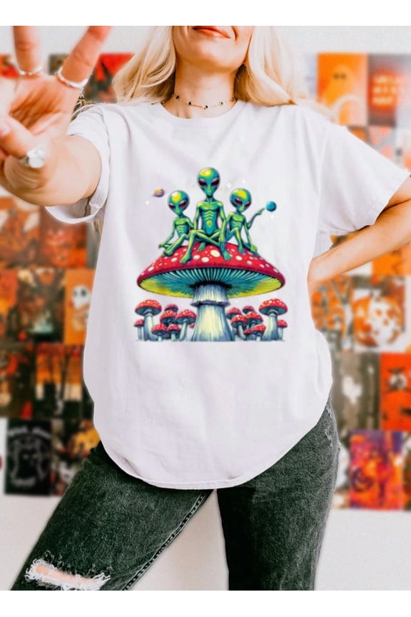 Trippy Alien Mushroom Retro Psychedelic Space Graphic Unisex T-Shirt, up to size 5XL