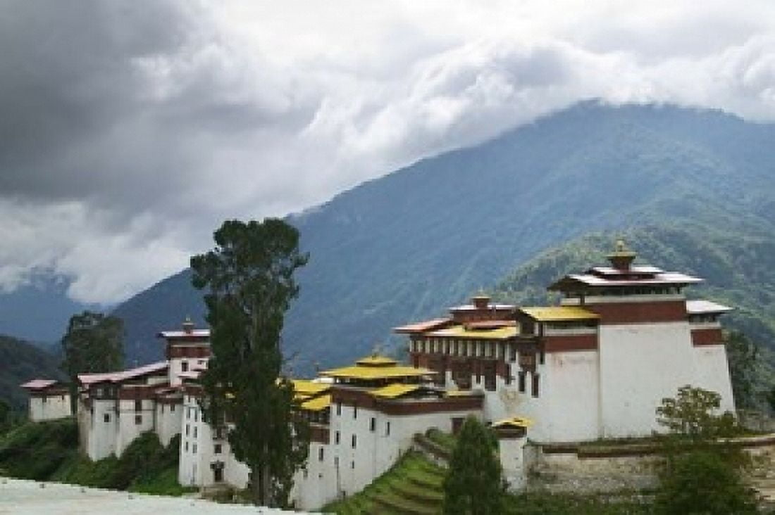 Trongsa Dzong in the Mountain Bhutan Canvas Art - Keren Su DanitaDelimont (17 x 11)