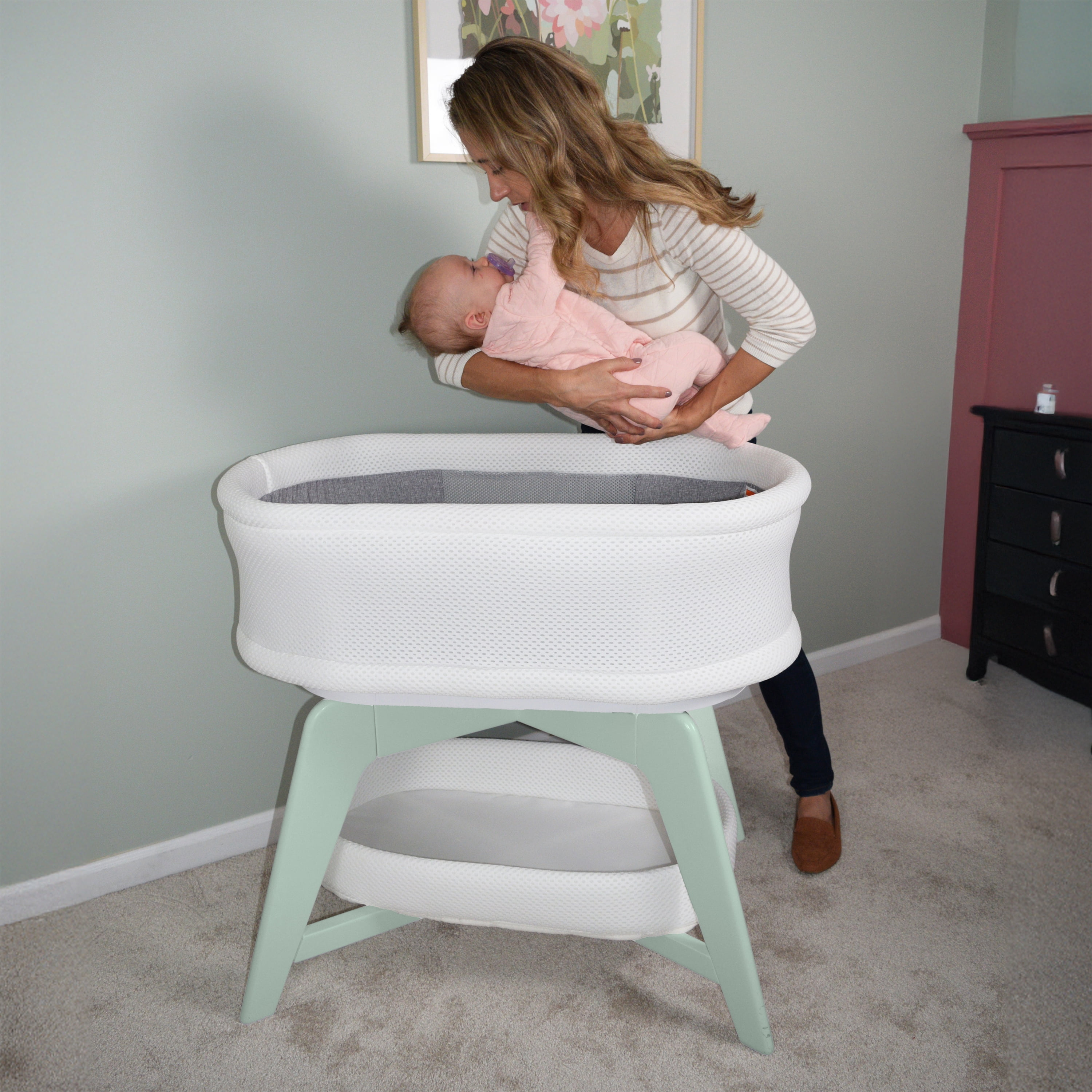 Evi Smart Wooden Bassinet with Mint Base