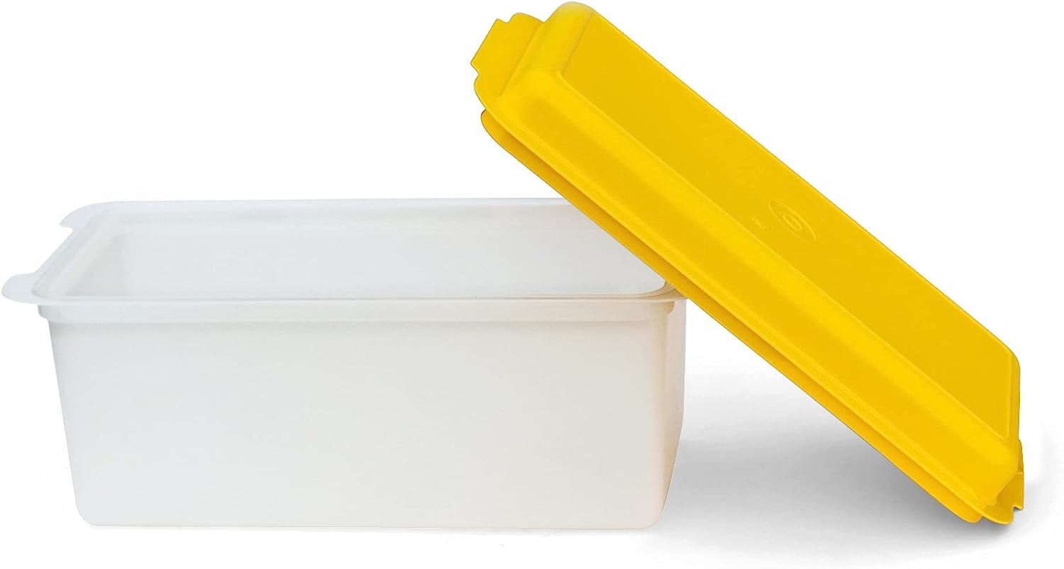 Tupperware Bread Server for Keeping Bread Loaves Fresh on the Counter and  Ready for Table Serving 