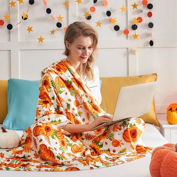 Tupukom Halloween Blankets Thanksgiving Fall Pumpkin Maple Leaf Blanket Fall Home Decor Throw Thanksgiving Soft Fall Blanket Polyester Fiber Cozy Lightweight Fuzzy Autumn for Couch Bed