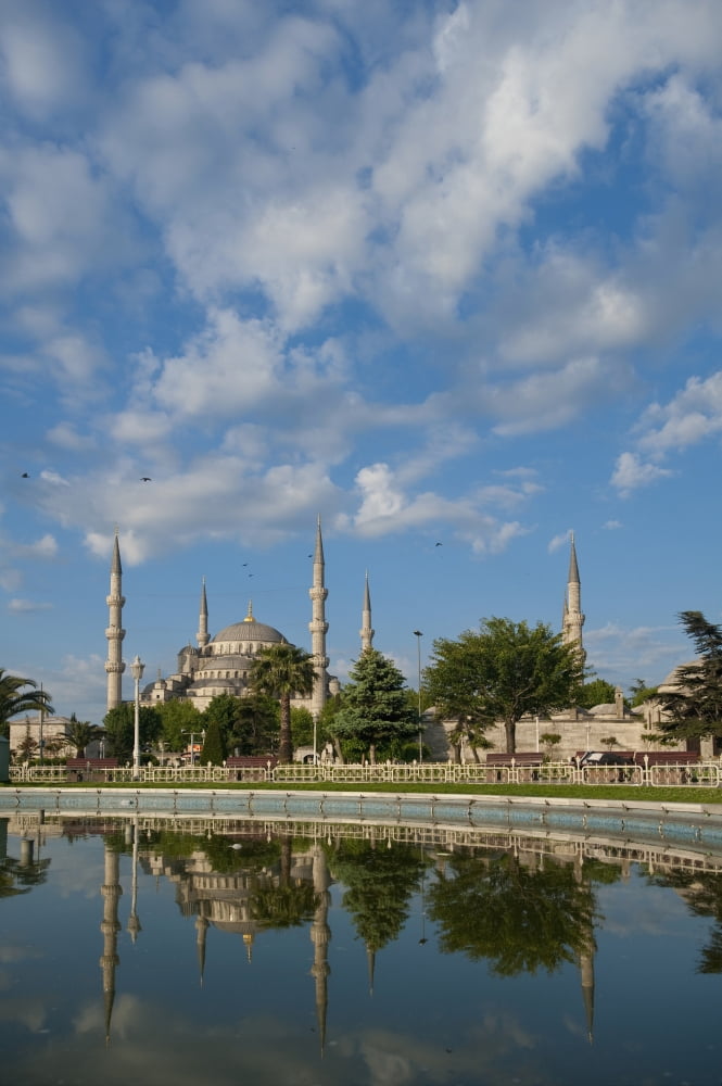 Turkey Looking across pond to Sultanahmet or Blue Mosque Istanbul Canvas Art - Ian Cumming Design Pics (12 x 19)