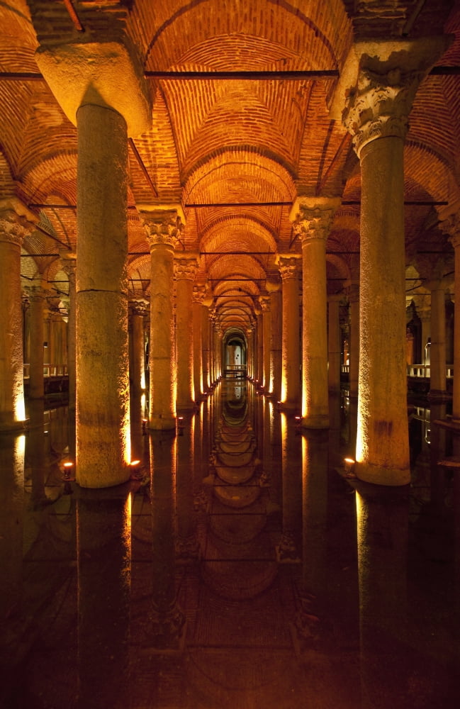 Turkey Looking along row of columns inside Yerebatan Sarnici underground cistern Istanbul Canvas Art - Ian Cumming Design Pics (12 x 19)