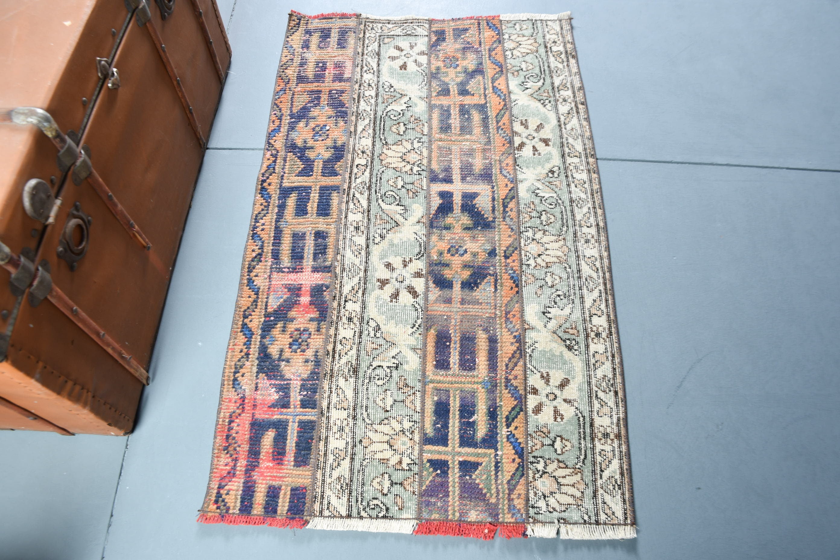 Turkish Rug, Vintage Rug, Small Carpet, Oushak Carpet, 30x49