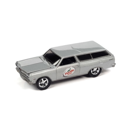 Turtle Wax 1965 Chevy Chevelle Wagon, Silver - Johnny Lightning JLSP173/24B - 1/64 scale Diecast Model Toy Car