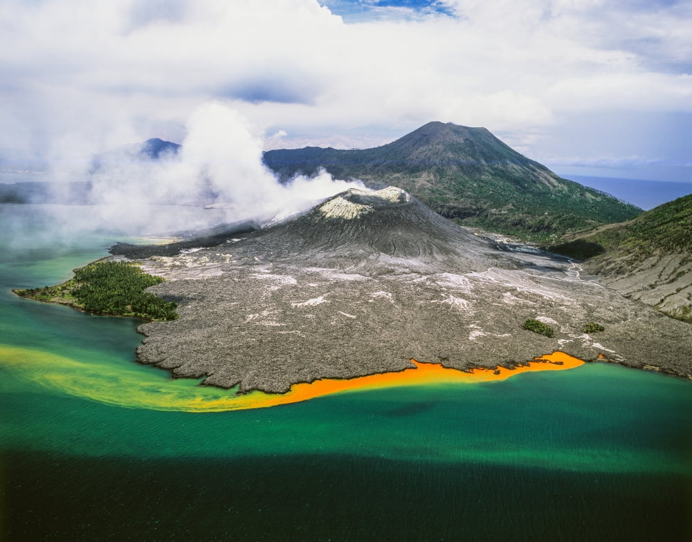 Tuvuavur Volcano Rabaul East New Britain Papua New Guinea Canvas Art - David Kirkland Design Pics (17 x 13)