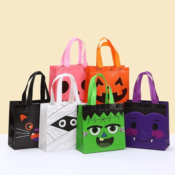 Twfbrm Halloween Gifts Bags with Handles, Black Cat Design Non-Woven Trick or Treat Bags, Reusable Large Capacity Goodie Candy Bags, Spooky Tote Bags for Gifts Wrapping, Party Supplies