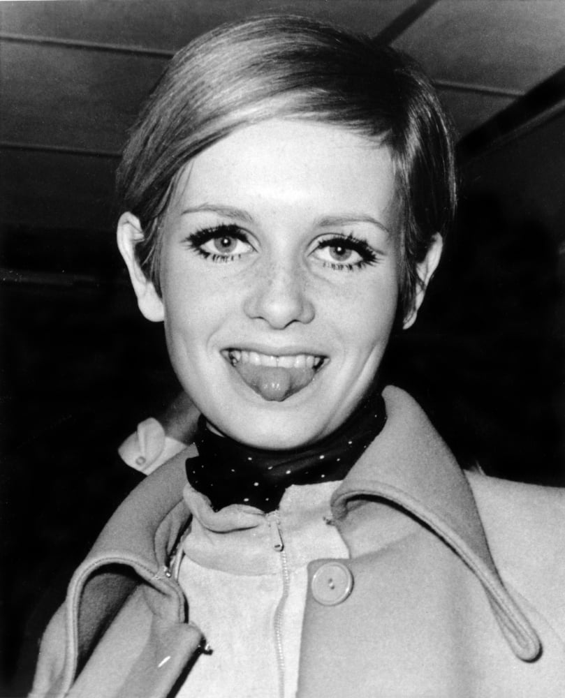 Twiggy At Kennedy Airport Canvas Art - (16 x 20)