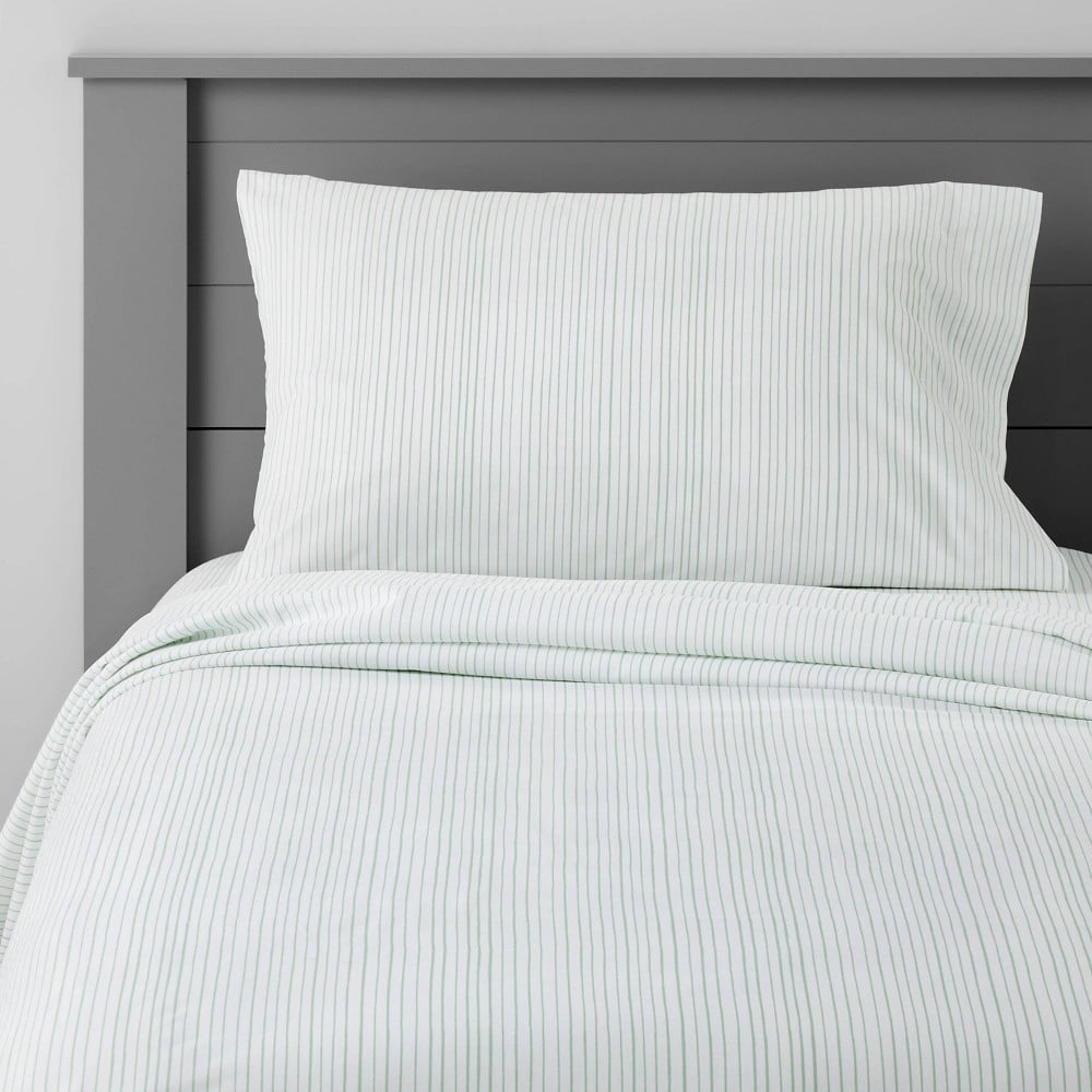 Pillowfort queen clearance sheets