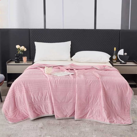 Twin Size Breathable Quilt 60x79 Inches Summer Blanket Lightweight Polyester Bedspread