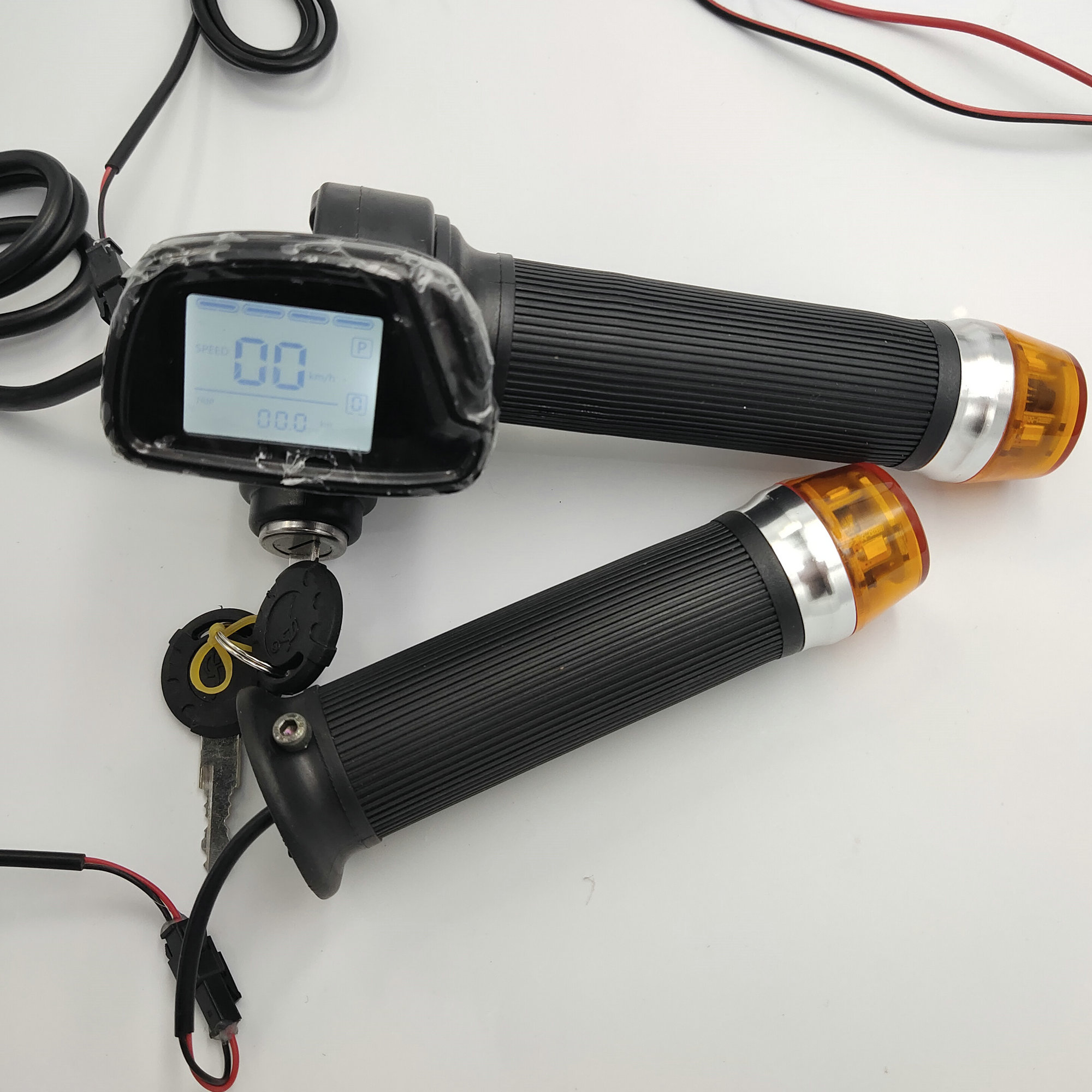 E Bike Throttle With Key Electric Bike Thumb Throttle, 12v-84v Electric Throttle Grip Handlebar Grip Twist Throttle With LCD Battery Voltage Display Key Knock For Electric Cars Bike Scooter Motorbike E Scooter