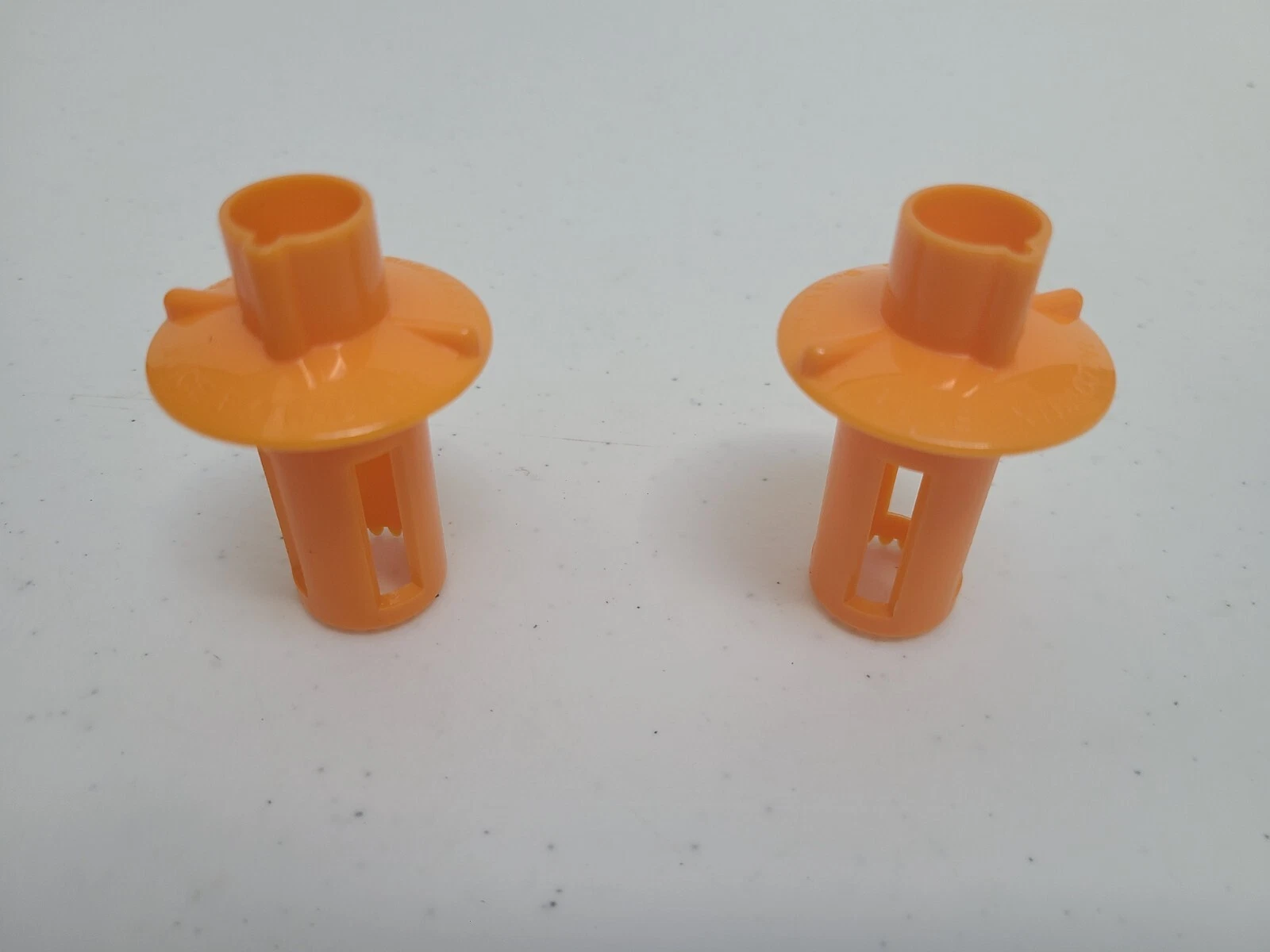 Two (2) Worlds Smallest Juice Extractor Plastic Kitchen Tool Orange Gadget