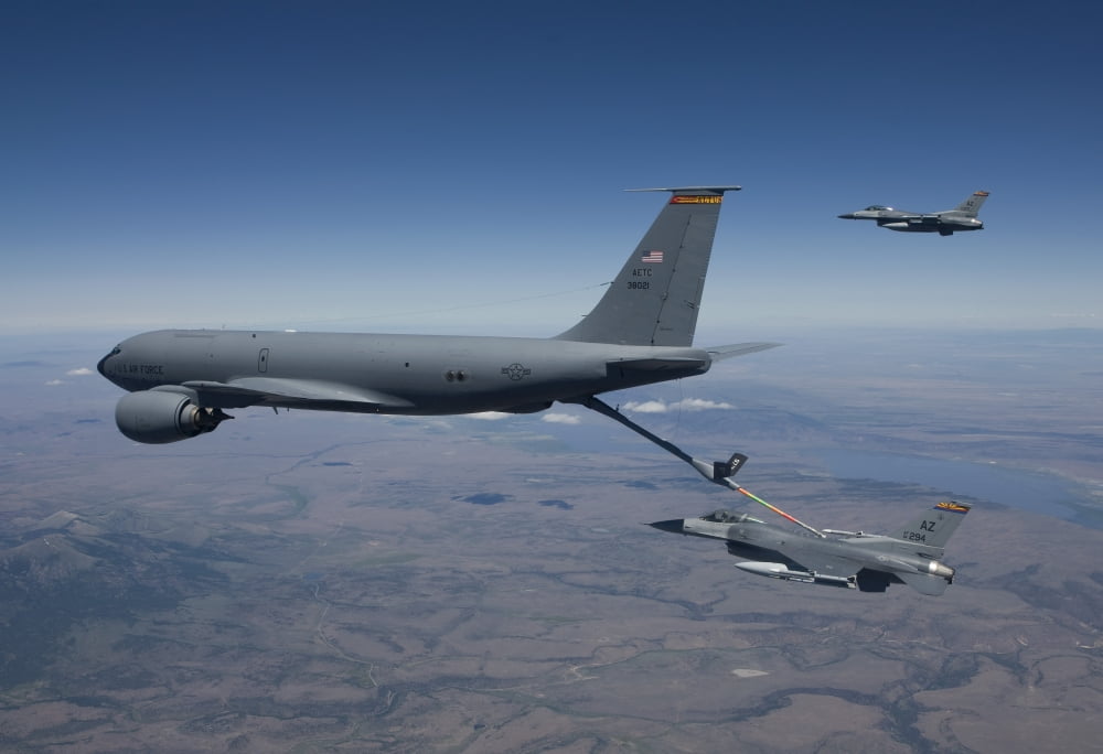Two F-16 Fighting Falcons conduct aerial refueling with a KC-135 Stratotanker Canvas Art - HIGH-G ProductionsStocktrek Images (18 x 12)
