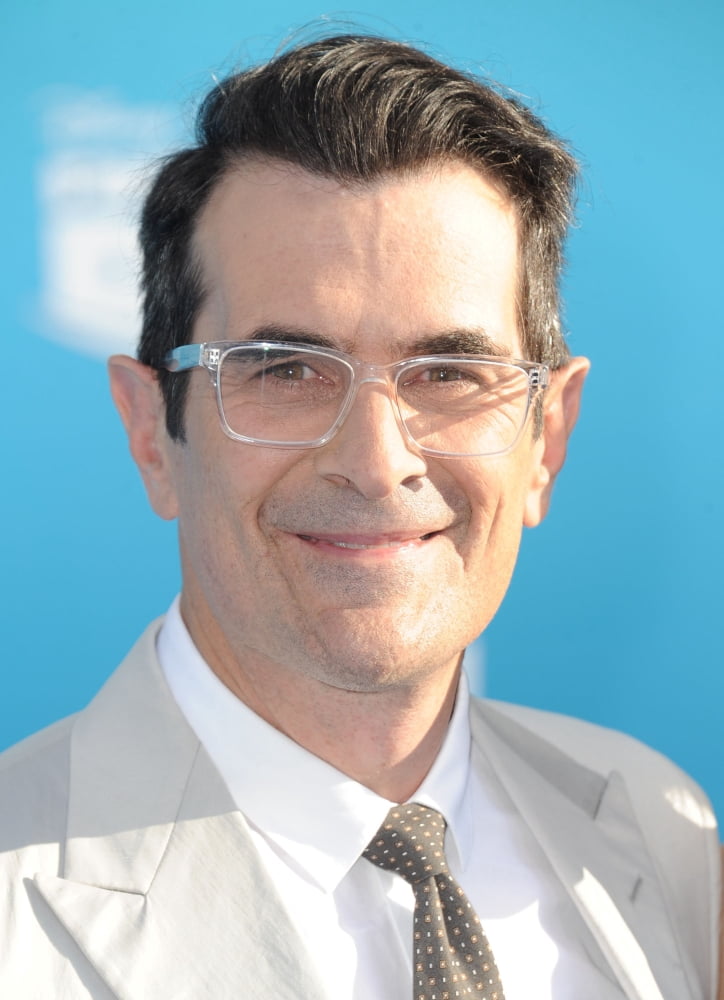 Ty Burrell At Arrivals For Finding Dory Premiere Canvas Art - (16 x 20)