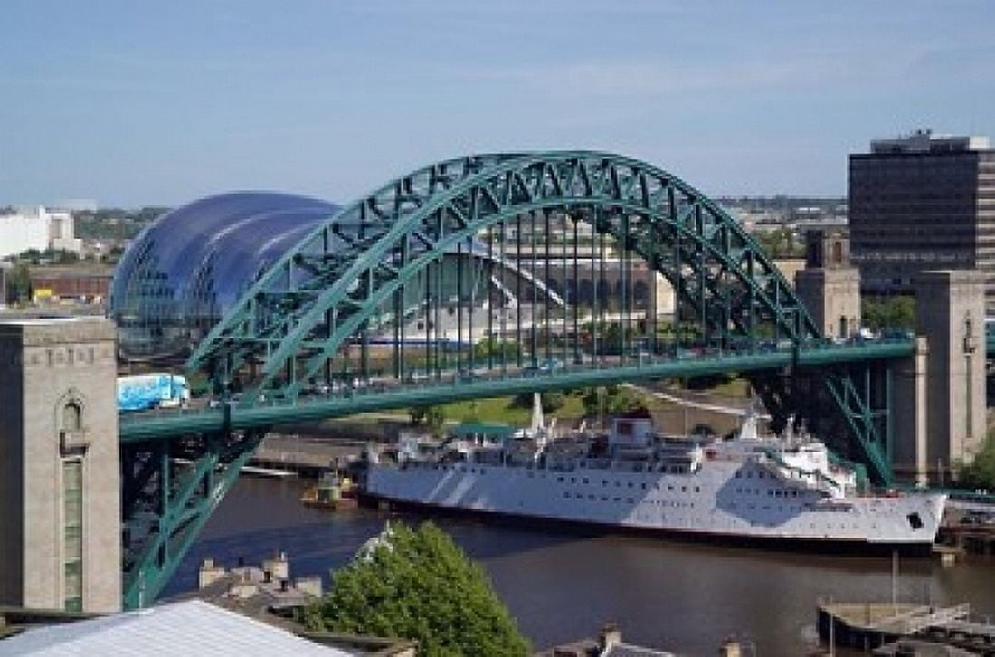 Tyne Bridge and The Sage Newcastle on Tyne Tyne and Wear England Canvas Art - Paul Thompson DanitaDelimont (24 x 15)