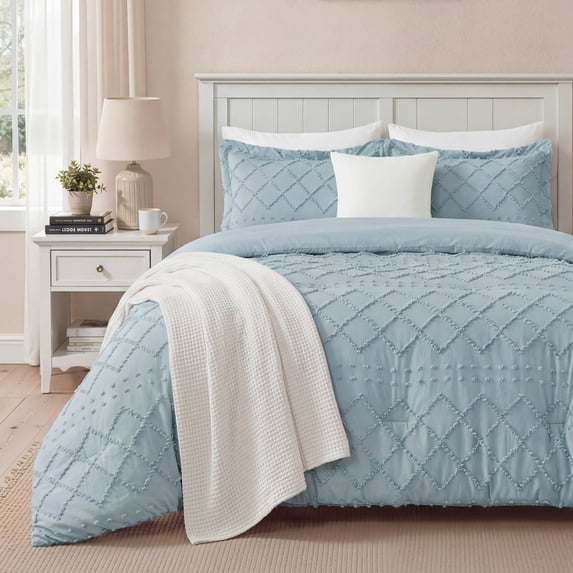 U by Bedsure Boho Queen Comforter Set, Boho Tufted Shabby Chic Bedding Comforter Set, 3 Pieces Vintage Farmhouse Bed Set for All Seasons, Soft Blue Bedding Set with 2 Pillow Shams, Winter Sky