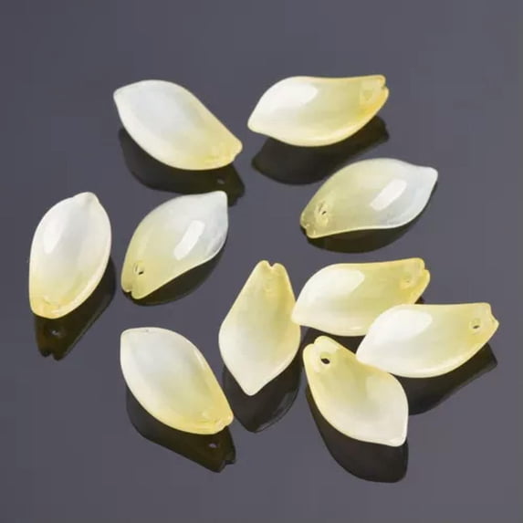 U8MO 10pcs 19x11mm Petal Lampwork Glass Loose Pendants Beads for Jewelry Making-Pale Yellow