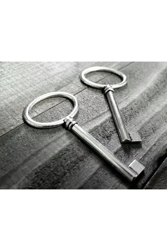 2 Skeleton Keys Antiqued Silver Key Pendants Steampunk Findings Large 64mm