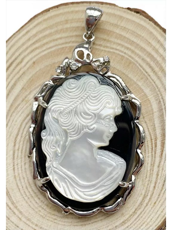 43x54mm Beautiful Shells Agate Queen Pendant