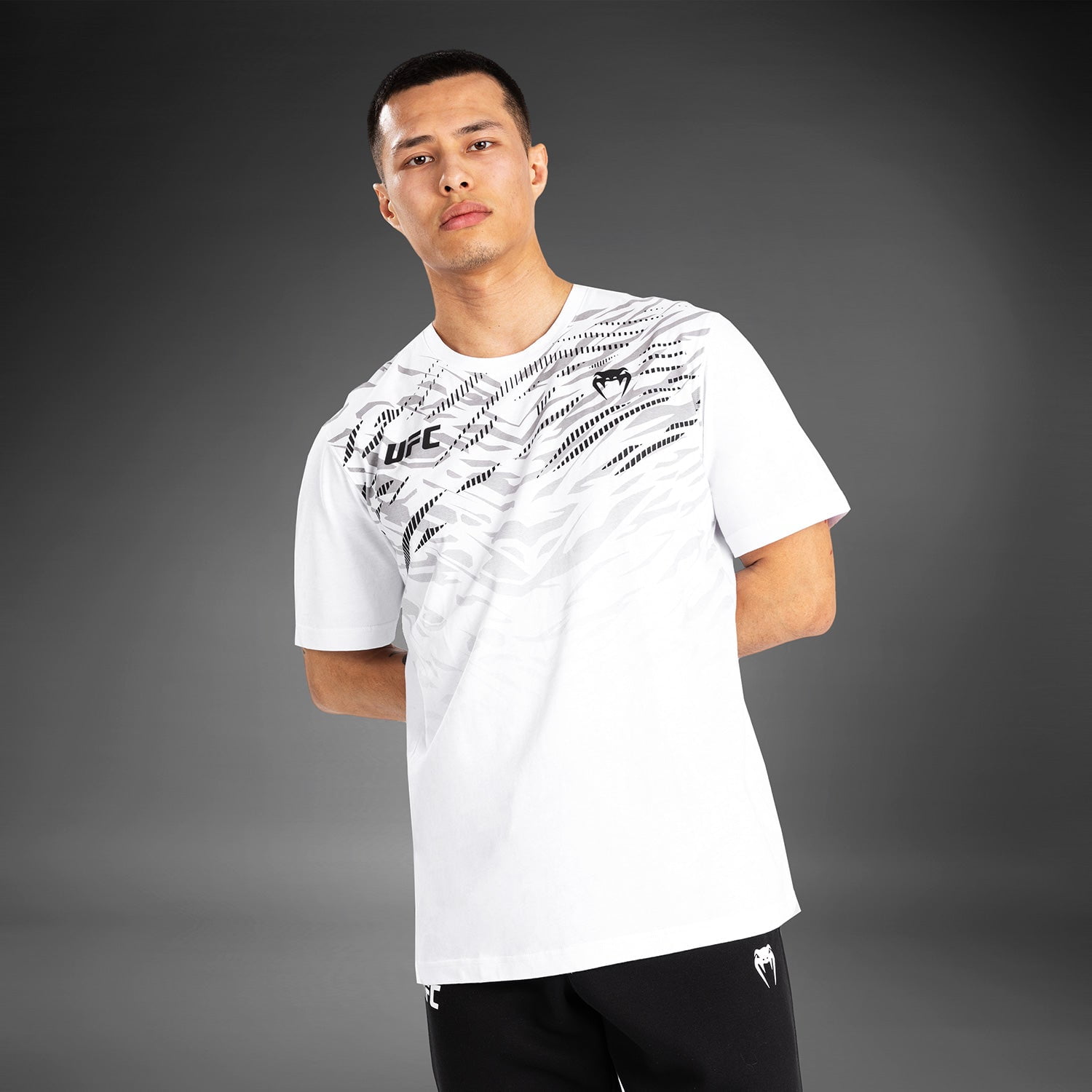 UFC venum champion Tシャツ UFC Fusion by Venum Men's Replica Short Sleeve T-Shirt