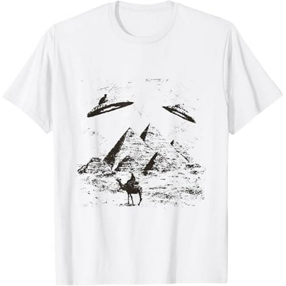 UFO Flying Over Pyramids Vintage Alien Retro Photo Graphic T-Shirt