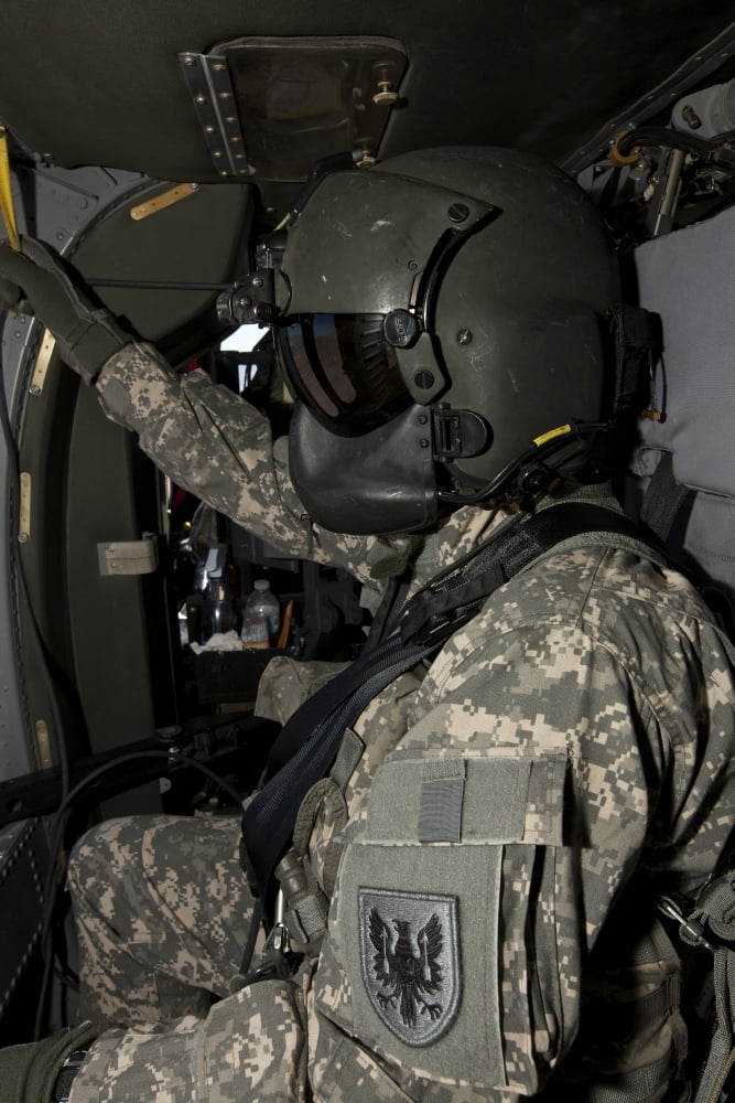 UH-60 Black Hawk crew chief Canvas Art - Terry MooreStocktrek Images (23 x 35)
