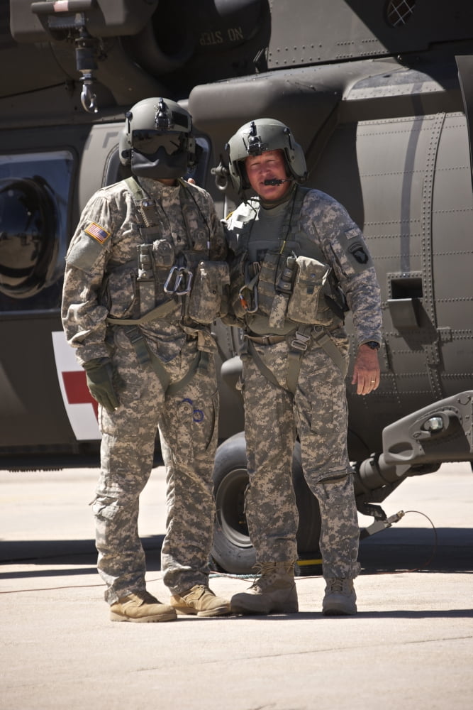 UH-60 Black Hawk crew chiefs Canvas Art - Terry MooreStocktrek Images (12 x 18)