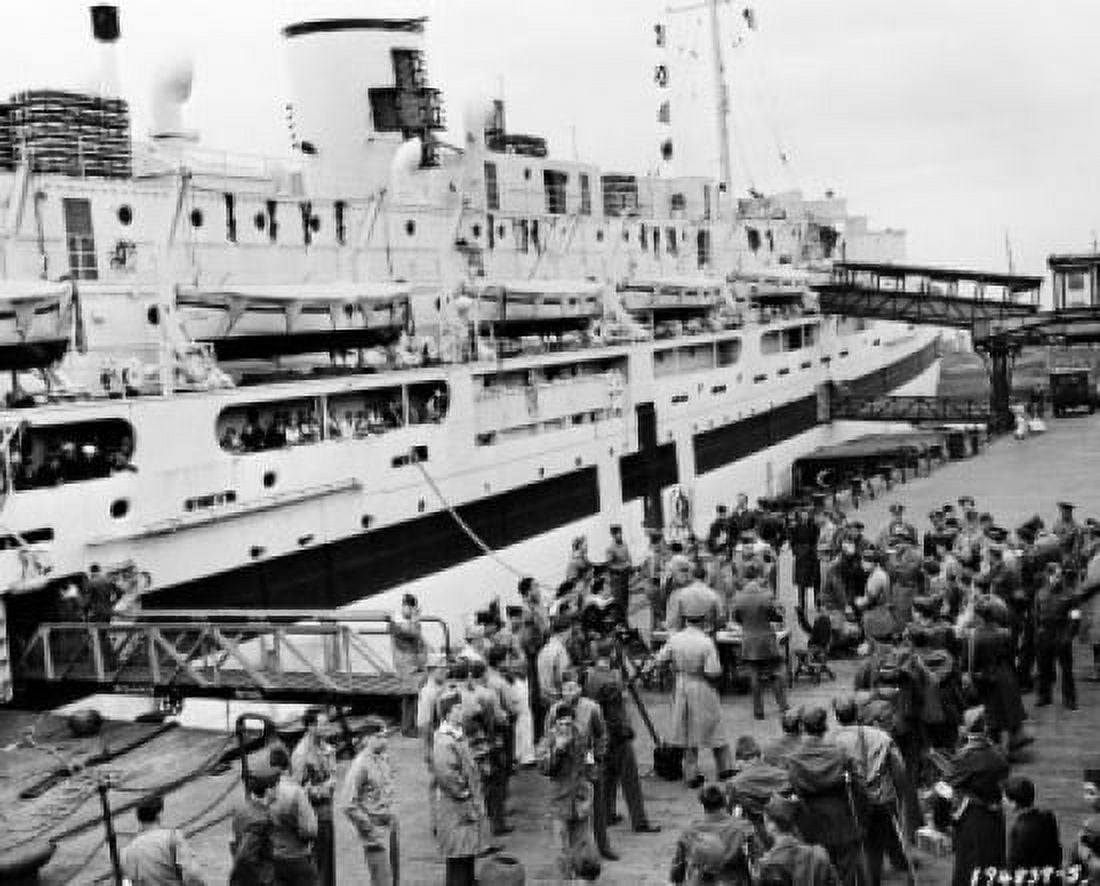 UK Liverpool Wounded GIs watch from decks of US Army hospital ship St Olaf as other GIs prepare to board ship at dock Canvas Art - (24 x 36)
