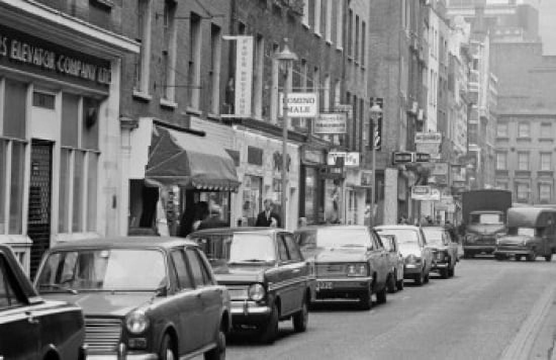 UK London Carnaby Street Canvas Art - (18 x 24)