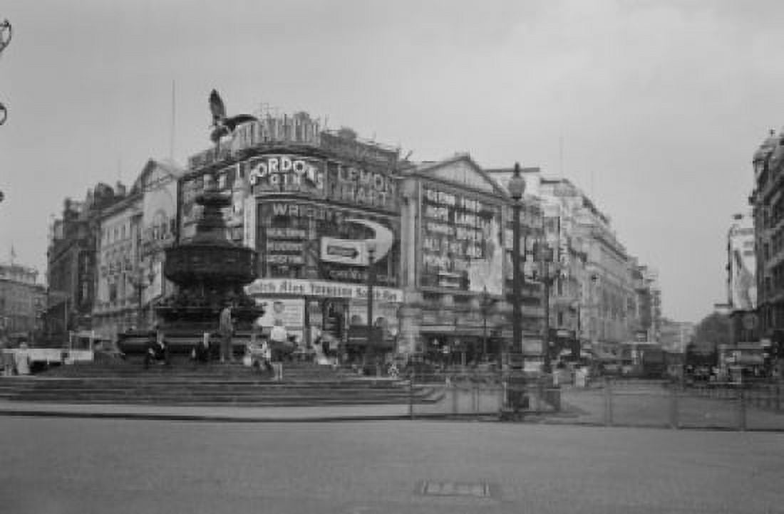 UK London Piccadilly Circus Canvas Art - (18 x 24)
