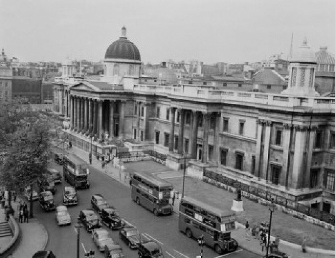 UK London Trafalgar Square with National Gallery Canvas Art -  (18 x 24)