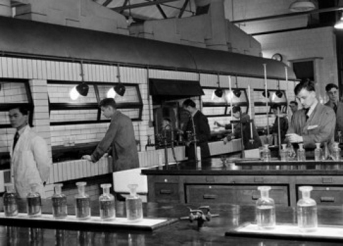 UK Sheffield University of Sheffield Researchers working in analytical laboratory of metallurgy department Canvas Art - (24 x 36)
