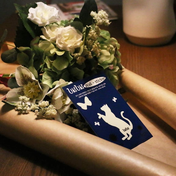 UKIUKI Cat Luminous Wall Stickers - DIY Ultra Cute Lovely Home Decor Decals (Slimmy Playing with a Butterfly)