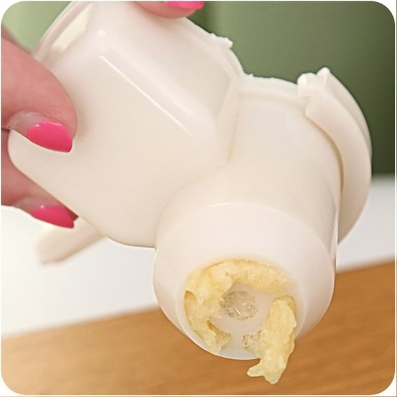 UPKOCH Garlic Mincer White Garlic Press Device Home Cooks 1Pack