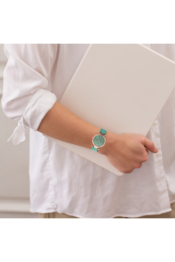 Durable Green Synthetic Wrist Watch for Women's ScratchResistant Steel Strap Lightweight Fashionable Design 7.5 x 7.5 x 2.5 cm