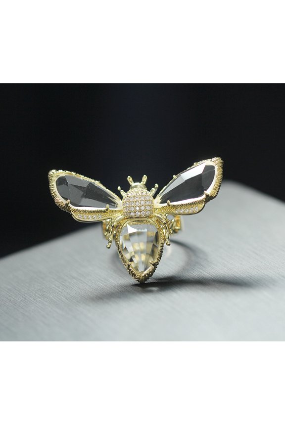 Golden Crystal Fashion Finger Ring Durable Bee Shaped Design for Daily Wear
