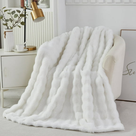 URBONUR White Faux Rabbit Fur Throw Blanket for Couch Chair, Fluffy Bubble Throw Blanket, Cute Fuzzy Blankets 40×63 Inches