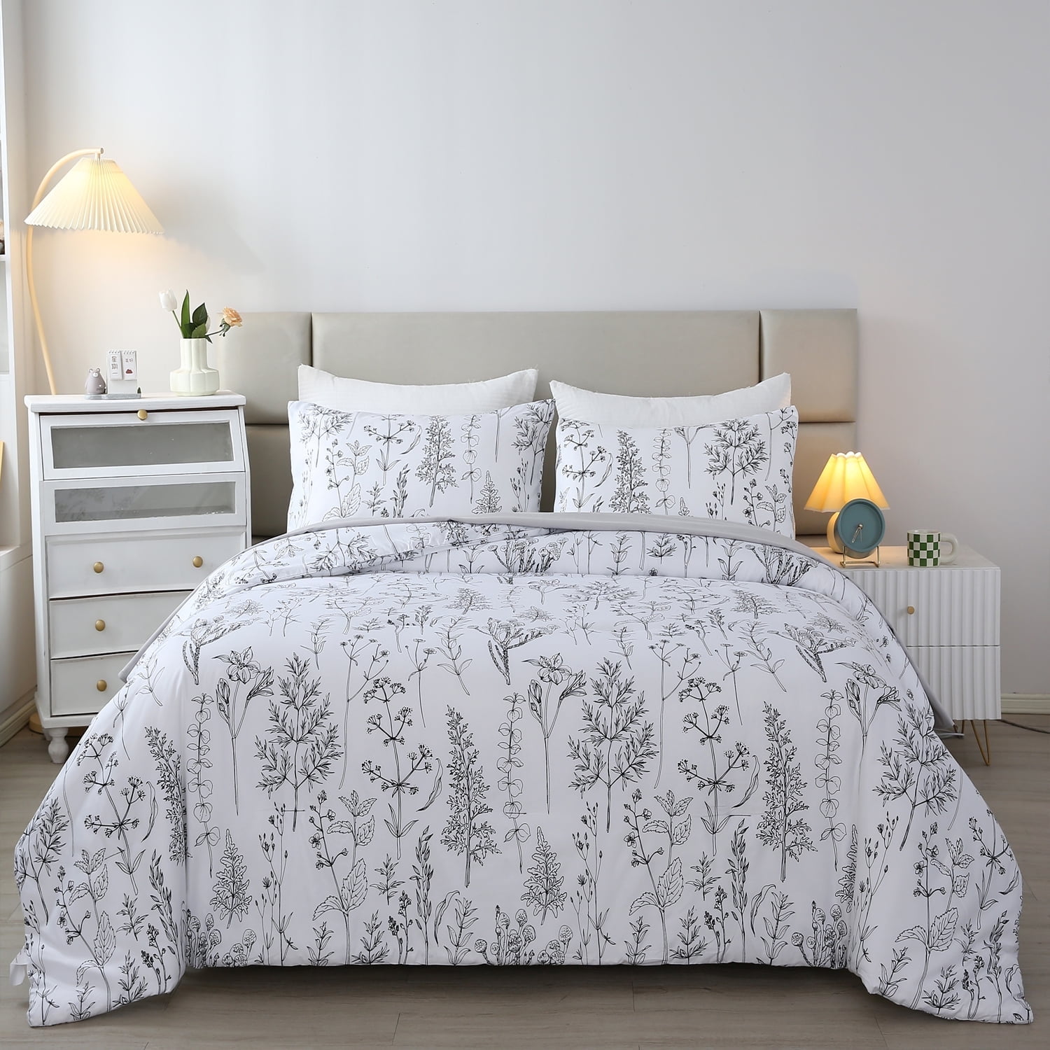 HighBuy Full Size Comforter Set - White Blue Floral Boho Design, 3 Piece Set With Comforter & Pillowcases