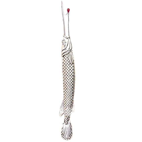 URTERYSER Convenient Seam Ripper Practical Crosses Stitches Thread Unpicker Fish Shaped Sewing Tool for Easy Thread Removal Silver