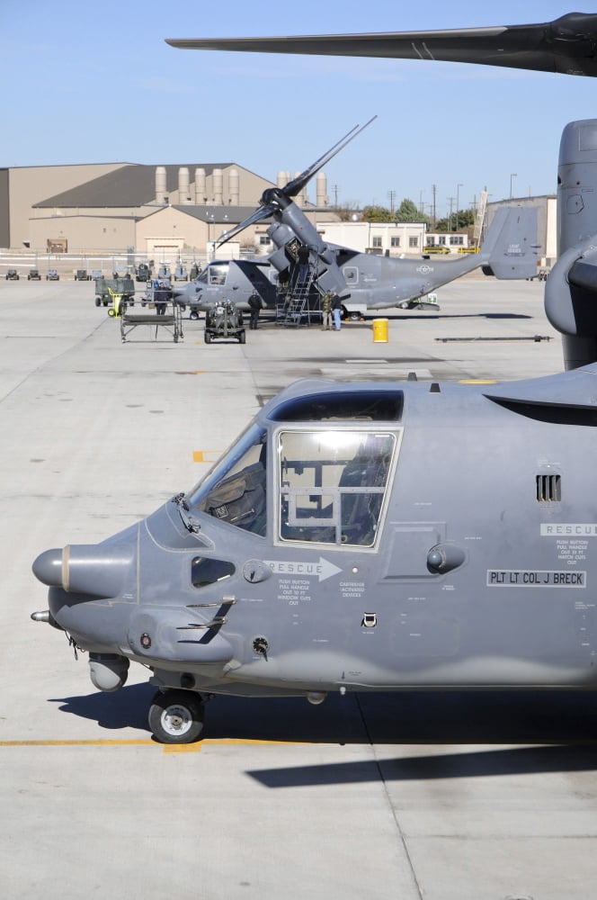 US Air Force CV-22B Osprey at Kirtland Air Force Base New Mexico Canvas Art - Riccardo NiccoliStocktrek Images (12 x 17)