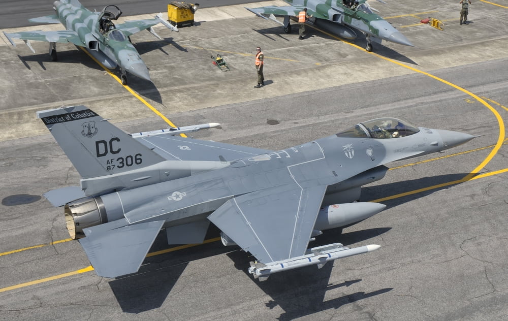 US Air Force F-16 Fighting Falcon at Natal Air Force Base Brazil Canvas Art - Giovanni CollaStocktrek Images (18 x 11)