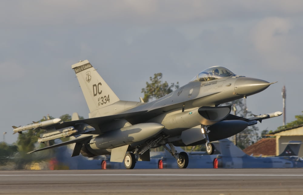 US Air Force F-16 Fighting Falcon taking off Canvas Art - Giovanni CollaStocktrek Images (35 x 23)