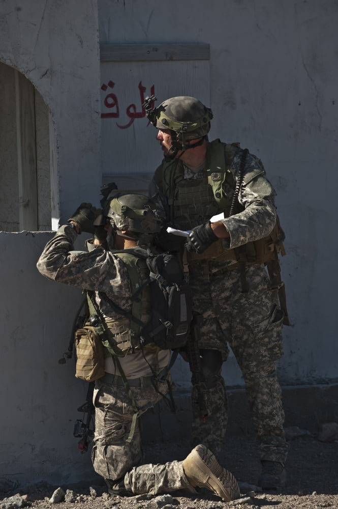 US Air Force Joint Terminal Attack Controllers measure the distance to their simulated target Canvas Art - Stocktrek Images (23 x 34)