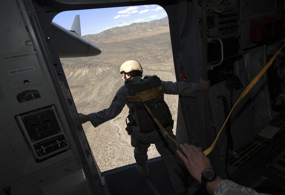 US Airman checks the landing zone from aC-17 Globemaster III Canvas Art - Stocktrek Images (34 x 24)