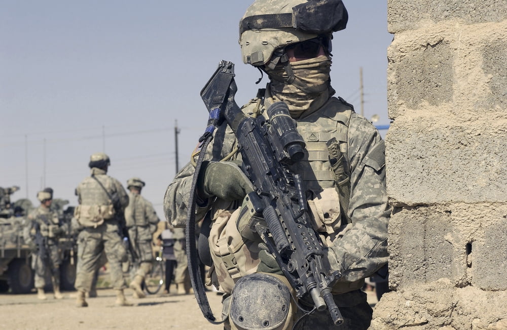 US Army Soldier armed with a MK-48 light machine gun Canvas Art - Stocktrek Images (34 x 23)