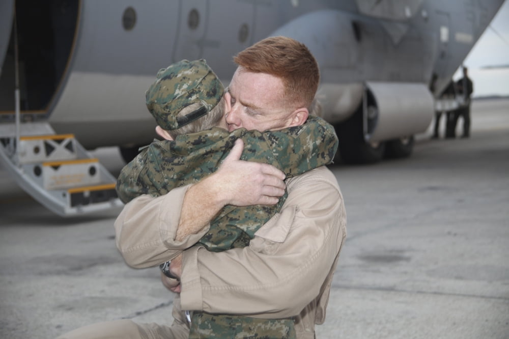 US Marine hugs his 4-year-old son after a deployment to Afghanistan Canvas Art - Stocktrek Images (35 x 23)