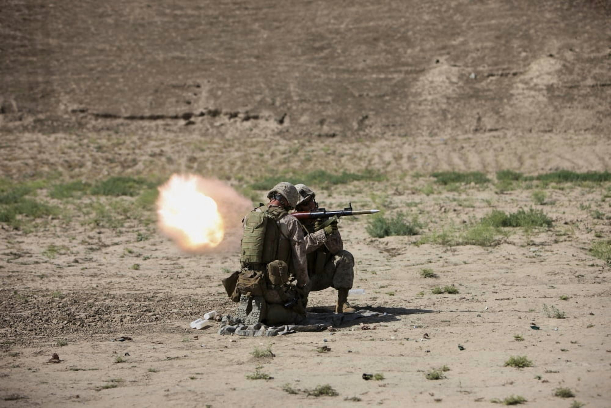 US Marines fire a rocket-propelled grenade launcher Canvas Art - Terry MooreStocktrek Images (35 x 24)