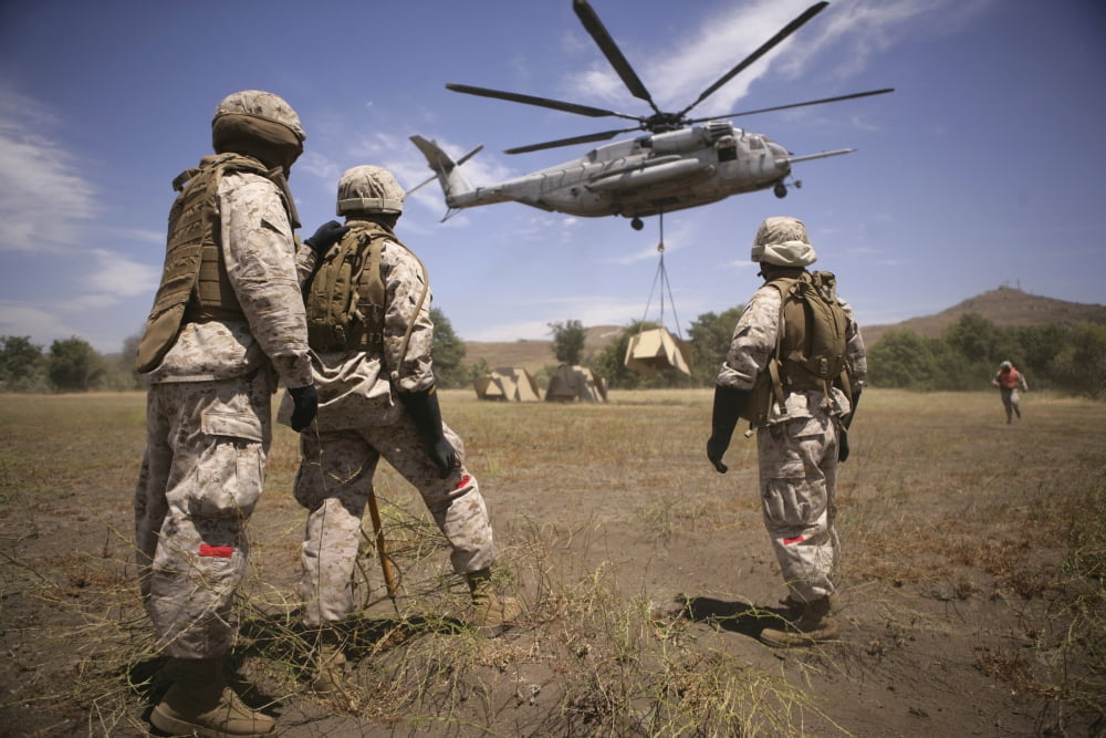 US Marines observe CH-53E Super Stallion lift a 12000 pound target Canvas Art - Stocktrek Images (35 x 23)