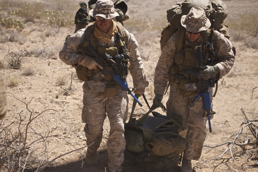 US Marines prepare to board a UH-60 Black Hawk helicopter Canvas Art - Terry MooreStocktrek Images (18 x 12)