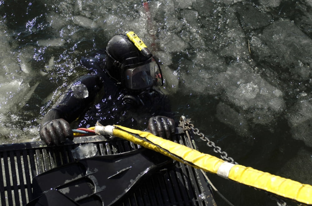 US Navy Diver gets ready to start his dive off the back of a dive training boat Canvas Art - Stocktrek Images (34 x 23)